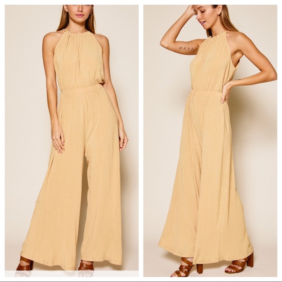 ONE DAY SALE✨Most Fabulous Sleeveless Halter Neck Wide Leg Jumpsuit - Picture 3 of 3
